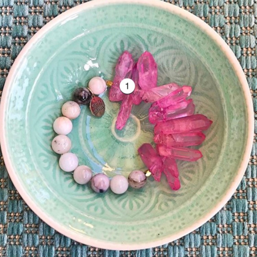 Kinsley Armelle pink glass bracelet
